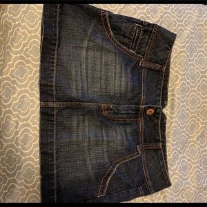 2000’s American Eagle skirt 🖤